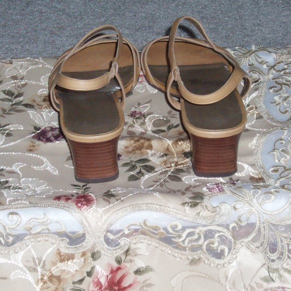 Carmel Leather Naturalizer Sandals - Size 8 1/2 Wide - Picture 6 of 6